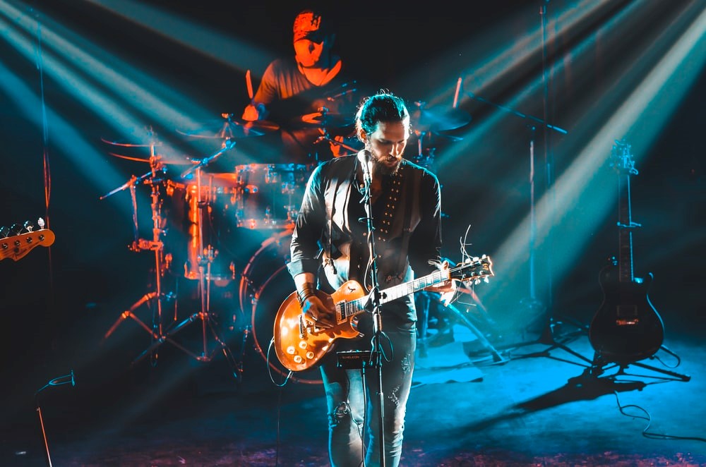 The 4 Best Guitar Accessories as Gifts for Guitarists In 2022