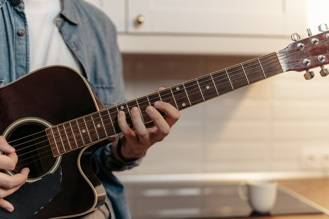 Coated and Uncoated Strings: What are their differences?
