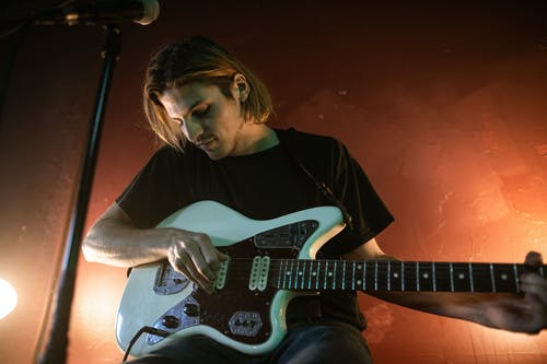 Guide of Guitar Strings: Round Wound, Flat Wound, or Half Wound