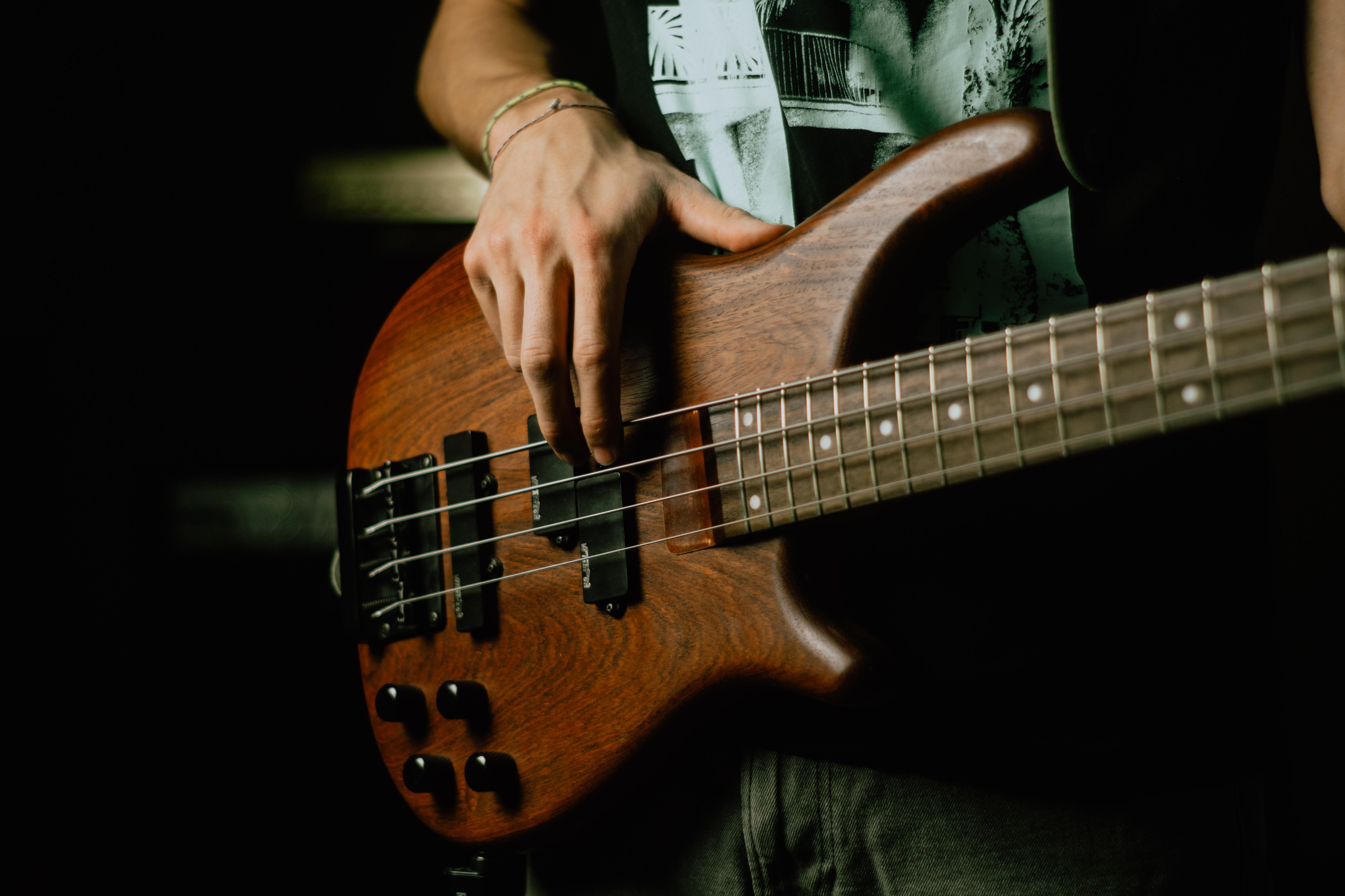 The Science of Sound: Unveiling the Secrets of Electric Bass Strings