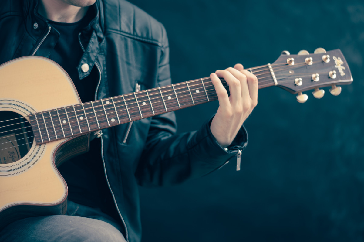 What is Guitar Harmonics? How To Practice The Impressive Guitar Technique?